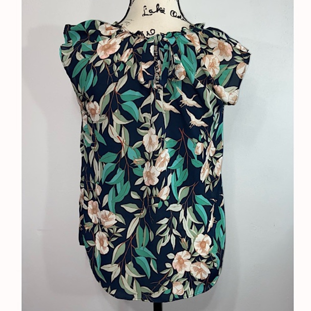 ✨ LC Lauren Conrad Floral Blouse – Feminine & Chic ✨ - Picture 3 of 8